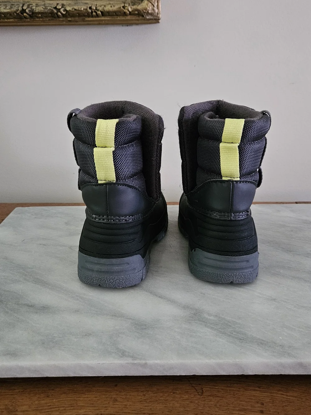 OshKosh B'gosh Black & Gray Kids Winter Boots